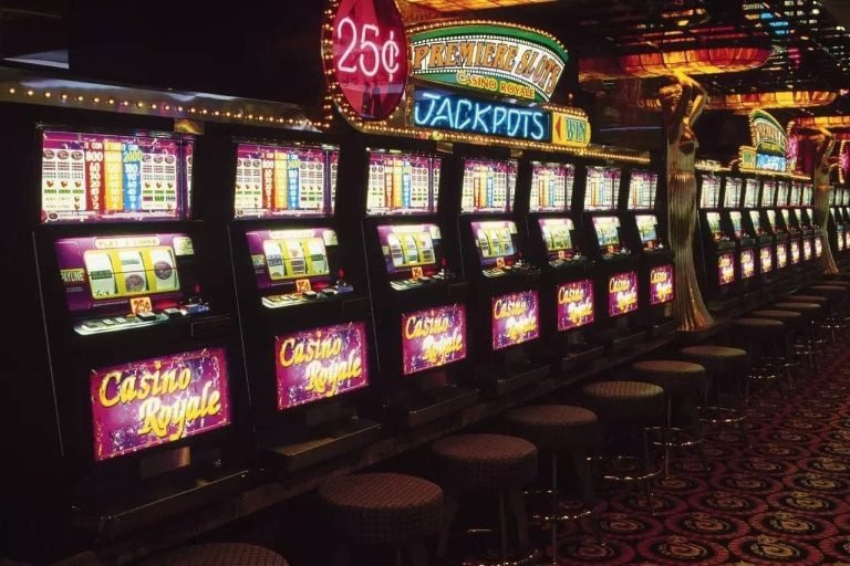 Platform warkoptoto2 menampilkan kategori permainan termasuk slot, live casino, dan sportsbook dalam satu dasbor